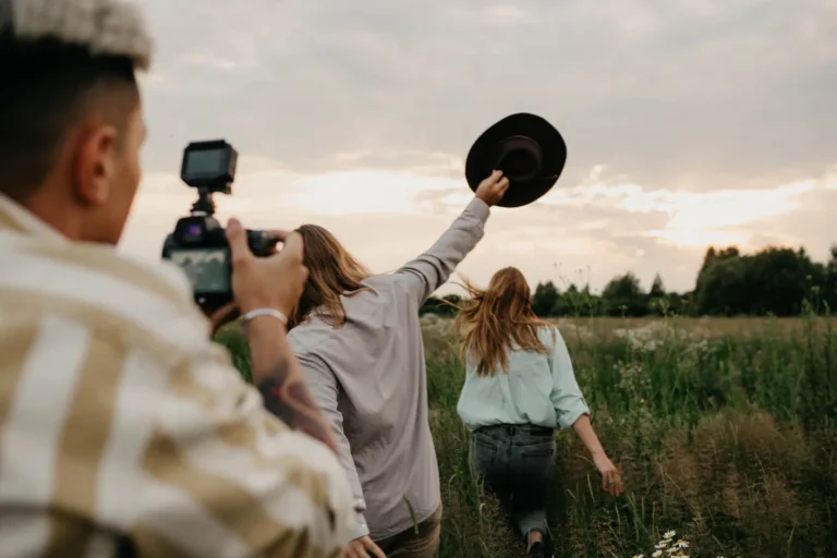 people-having-fun-2024-12-01-11-02-52-utc